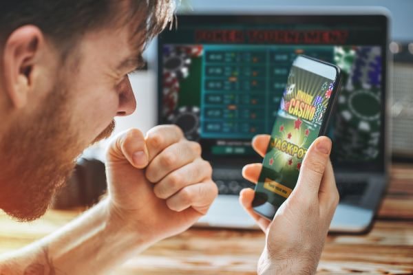 Login monet11 dari lokasi baru dengan verifikasi OTP untuk keamanan maksimal